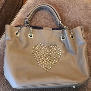 Betsy Johnson tan heart pocket book